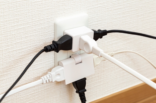 コンセントから火花が出る主な原因
