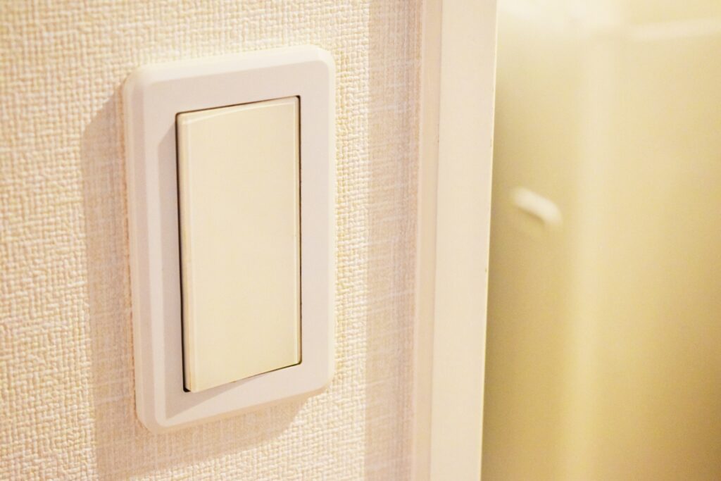 電気スイッチの交換はホームセンターで依頼できる？費用目安や業者選びも解説
