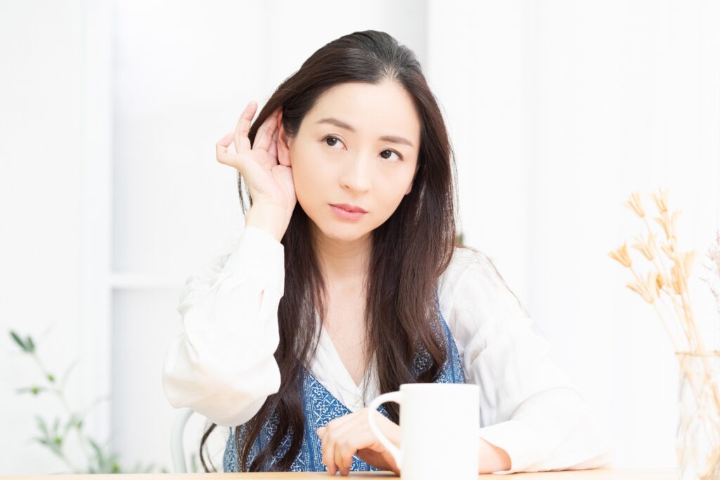 エアコンのポコポコ音がうるさくて眠れない！原因と自分でできる解消法